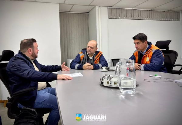 PREFEITO IGOR TAMBARA TRATA SOBRE ENCHENTES EM REUNIÃO COM A DEFESA CIVIL DO ESTADO