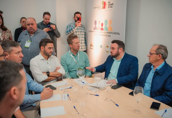 PREFEITO DE JAGUARI LIDERA REUNIÃO COM GOVERNADOR EM EXERCÍCIO PARA TRATAR DOS DANOS CAUSADOS PELAS CHUVAS