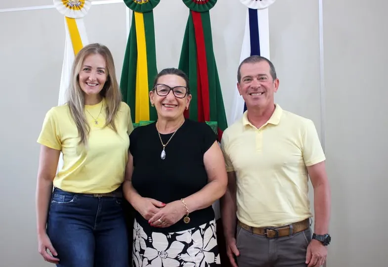 VICE-PREFEITA ELENICE CATTELAN RECEBE VISITA DA RÁDIO JAGUARI