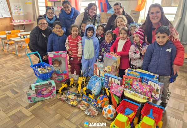 BRINCAR É APRENDER: NOVOS BRINQUEDOS ALEGRAM A EDUCAÇÃO INFANTIL DA ESCOLA GETÚLIO VARGAS