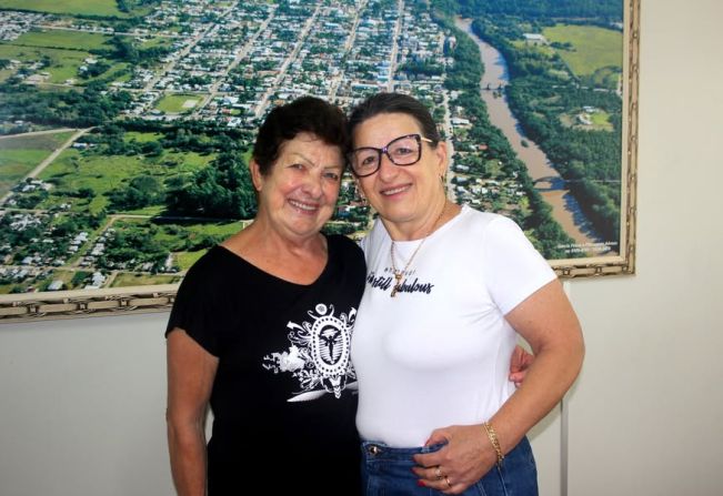 VISITA DA VOLUNTÁRIA EDA NADALON À VICE-PREFEITA ELENICE CATTELAN 