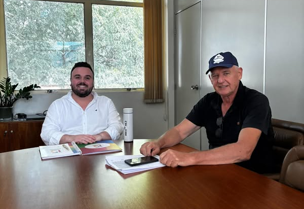 PREFEITO IGOR TAMBARA RECEBE VISITA DO EX-PREFEITO JOÃO MÁRIO CRISTOFARI