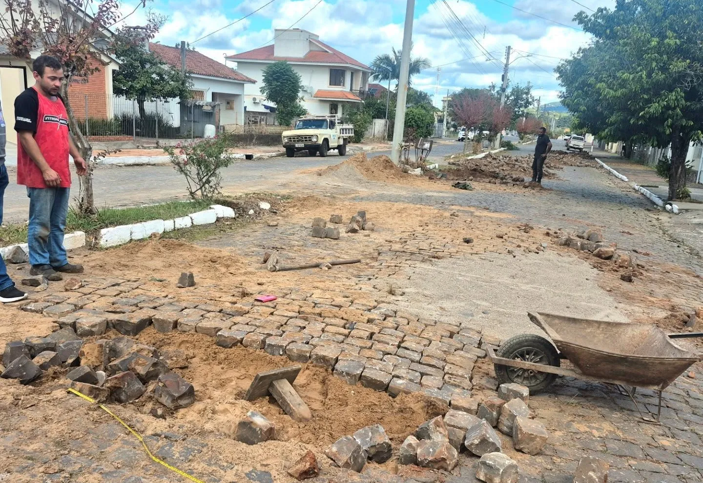 MAIS DE 1 MIL METROS DE CALÇAMENTO JÁ FORAM RECUPERADOS EM JAGUARI EM 2026
