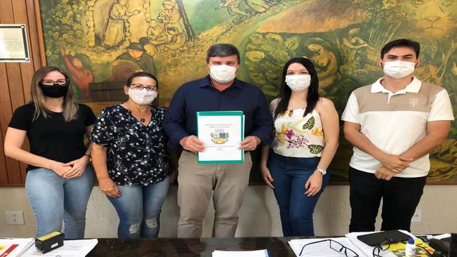 CHEFES DO PODER EXECUTIVO RECEBEM PLANO MUNICIPAL DE ASSISTÊNCIA SOCIAL