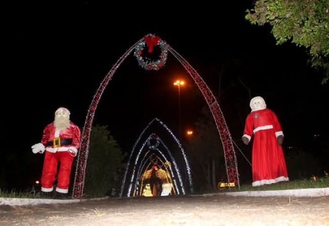 PRAÇA DA PREFEITURA SE TRANSFORMA EM UM CARTÃO POSTAL DE NATAL