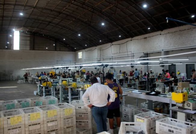VISITA DO PREFEITO IGOR E DA VICE-PREFEITA ELENICE À FÁBRICA HARAGANA