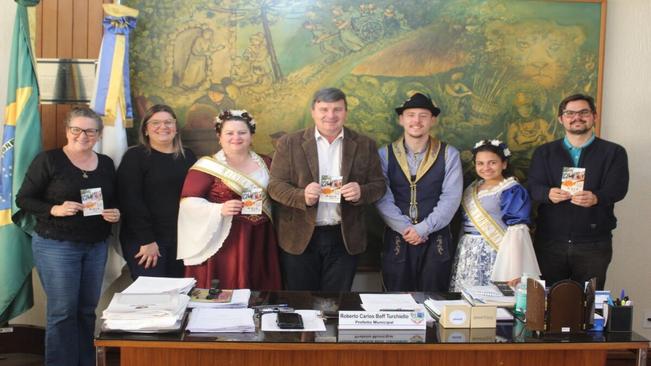 PREFEITURA RECEBE VISITA DA CORTE DOS KERBS DE MATA