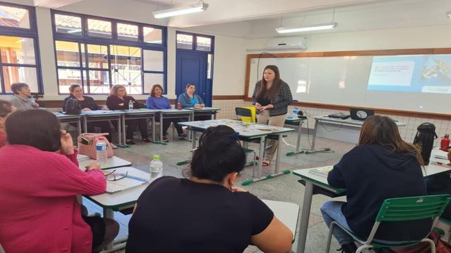 MAIS QUALIFICAÇÃO AOS PROFESSORES
