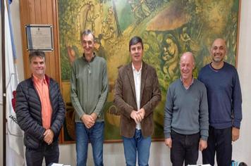 PREFEITO BETO TURCHIELLO RECEBE A VISITA DO NOVO PRESIDENTE DO SINDICATO DOS TRABALHADORES RURAIS DE JAGUARI