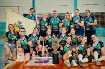 VÔLEI MANIA CONQUISTA MAIS UM TROFEÚ