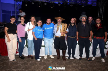 DOMINGO DE CELEBRAÇÃO E CULTURA NA PRAÇA REÚNE COMUNIDADE JAGUARIENSE