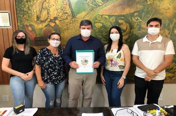 CHEFES DO PODER EXECUTIVO RECEBEM PLANO MUNICIPAL DE ASSISTÊNCIA SOCIAL
