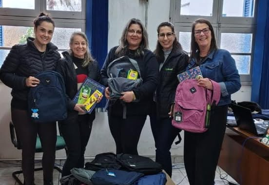 SICREDI REALIZA DOAÇÃO DE KITS ESCOLARES À REDE MUNICIPAL DE JAGUARI
