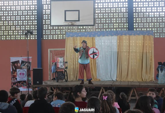 TEATRO EDUCATIVO SOBRE A DENGUE É APRESENTADO NA ESCOLA SÃO JOSÉ