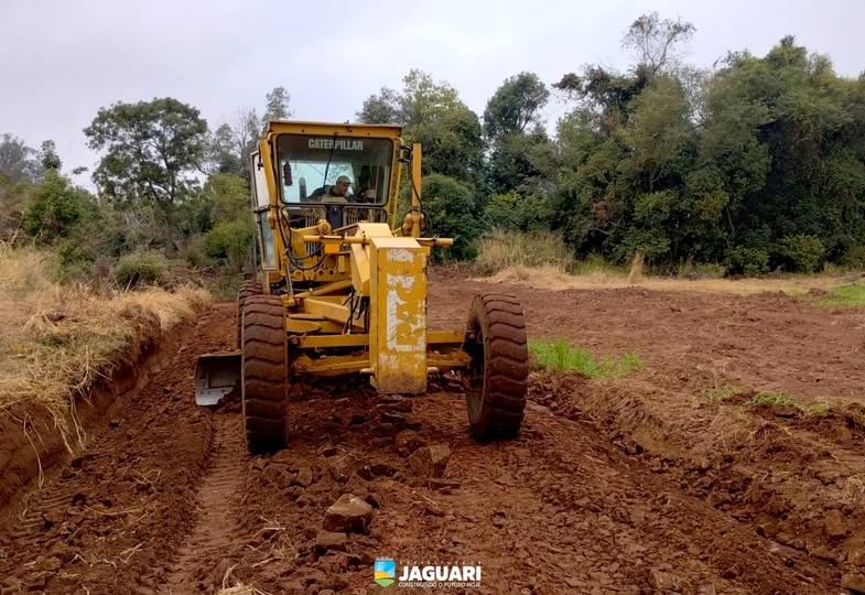SECRETARIA DE OBRAS INTENSIFICA RECUPERAÇÃO DE ESTRADAS NO INTERIOR DE JAGUARI